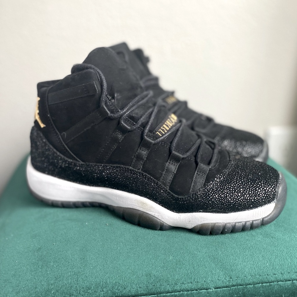 Black Jordan 11s